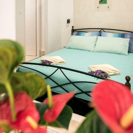 Ibis Your Cosy Oasis With Private Parking And Patio Split Exterior foto