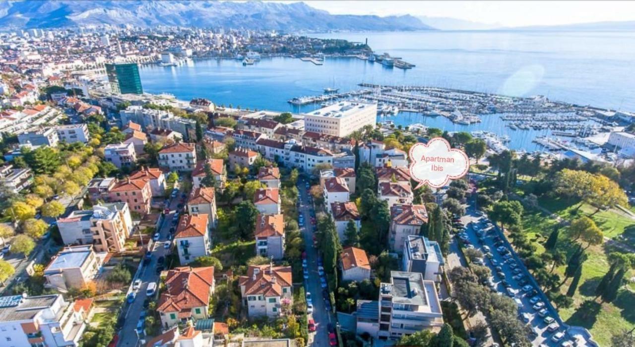 Ibis Your Cosy Oasis With Private Parking And Patio Split Exterior foto