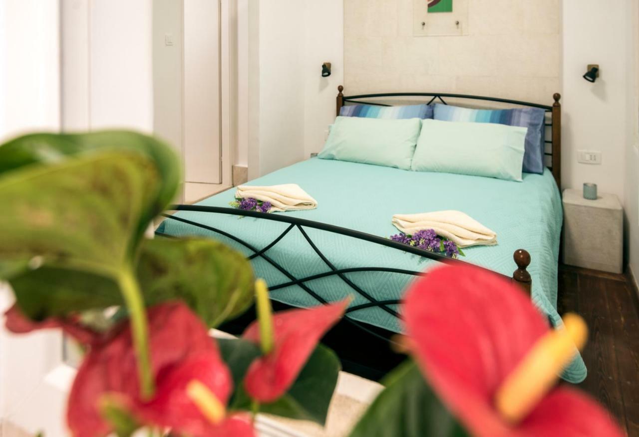 Ibis Your Cosy Oasis With Private Parking And Patio Split Exterior foto