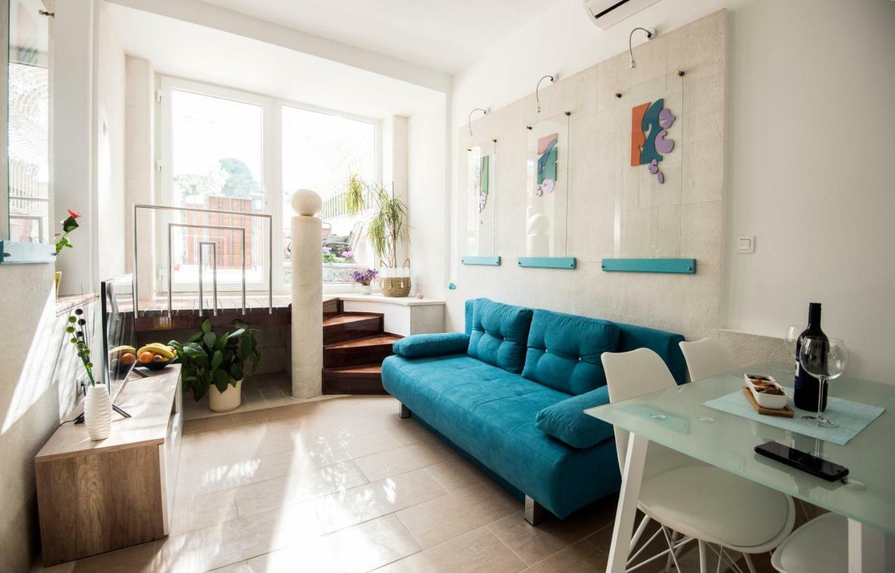 Ibis Your Cosy Oasis With Private Parking And Patio Split Exterior foto