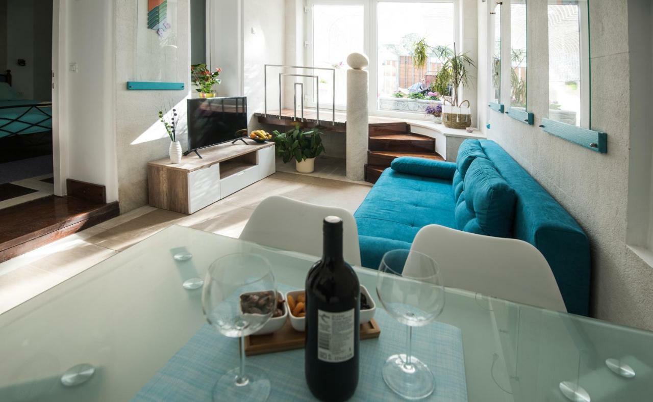 Ibis Your Cosy Oasis With Private Parking And Patio Split Exterior foto