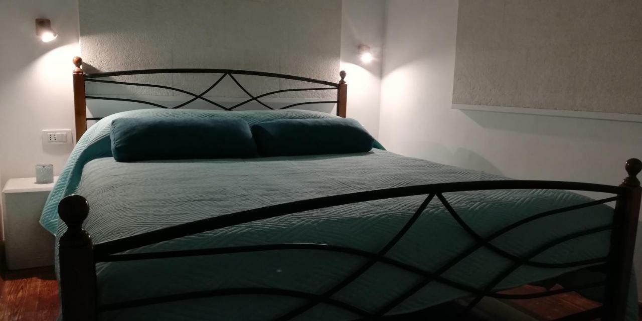 Ibis Your Cosy Oasis With Private Parking And Patio Split Exterior foto