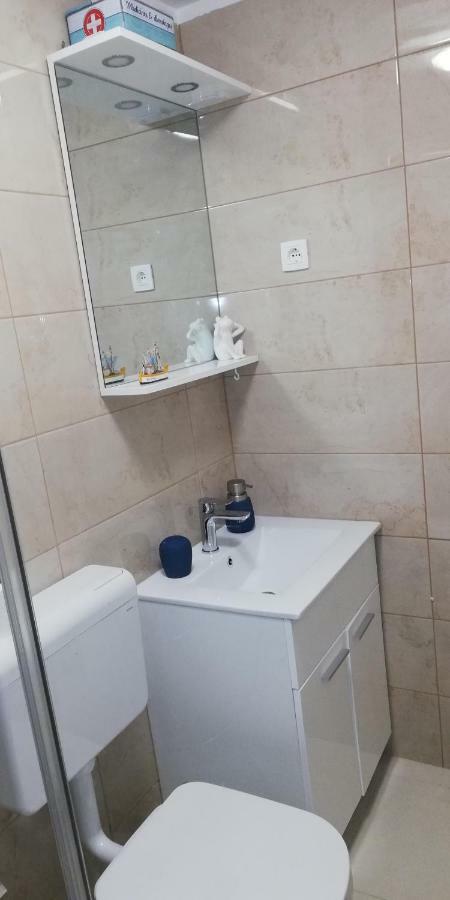 Ibis Your Cosy Oasis With Private Parking And Patio Split Exterior foto