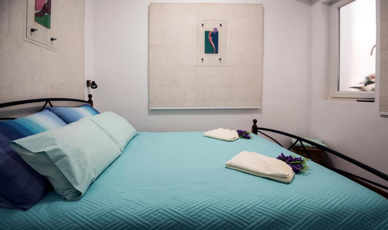Ibis Your Cosy Oasis With Private Parking And Patio Split Exterior foto